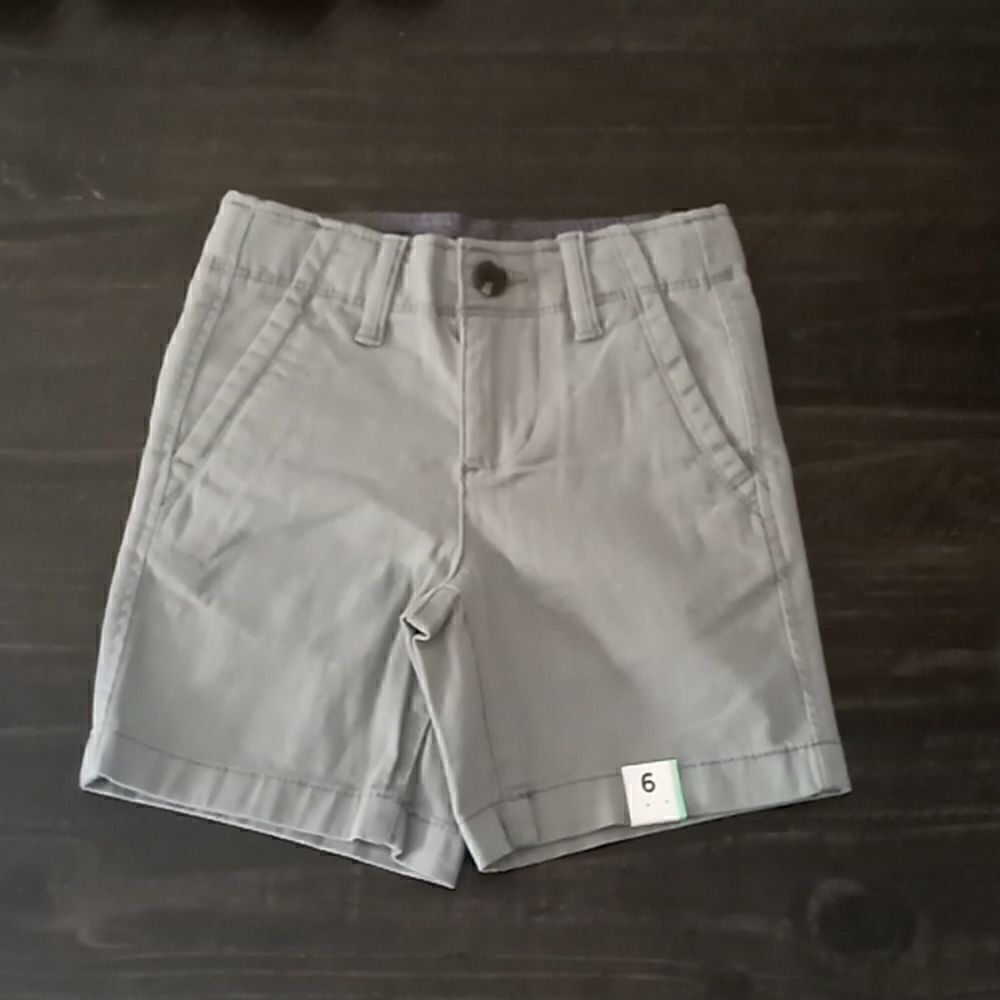 Arizona little boy shorts size 6 with pockets